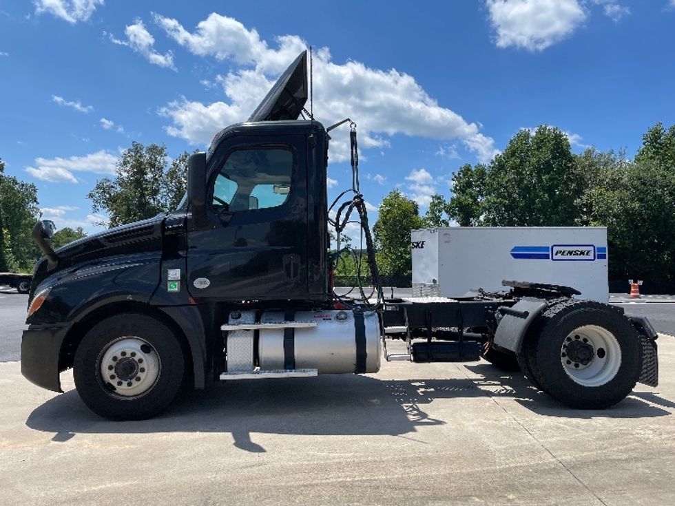 Day Cab Tractor-Heavy Duty Tractors-Freightliner-2019-T12642ST-Statesville-NC-239,185\n\t\tmiles-$ 40,750 - Image 4
