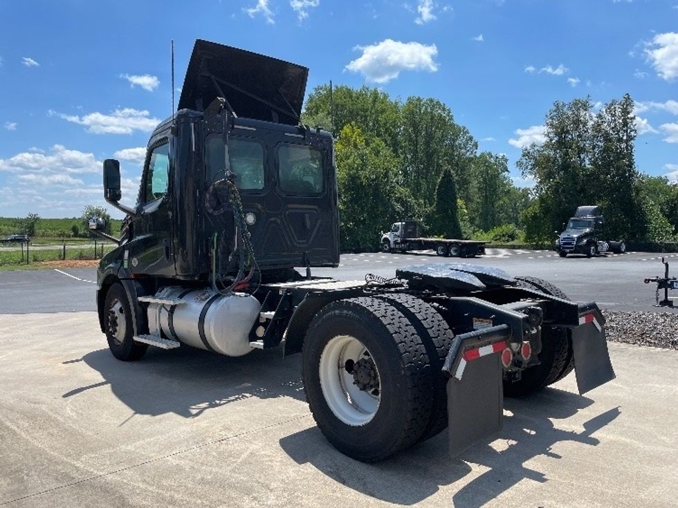 Day Cab Tractor-Heavy Duty Tractors-Freightliner-2019-T12642ST-Statesville-NC-239,185\n\t\tmiles-$ 40,750 - Image 5