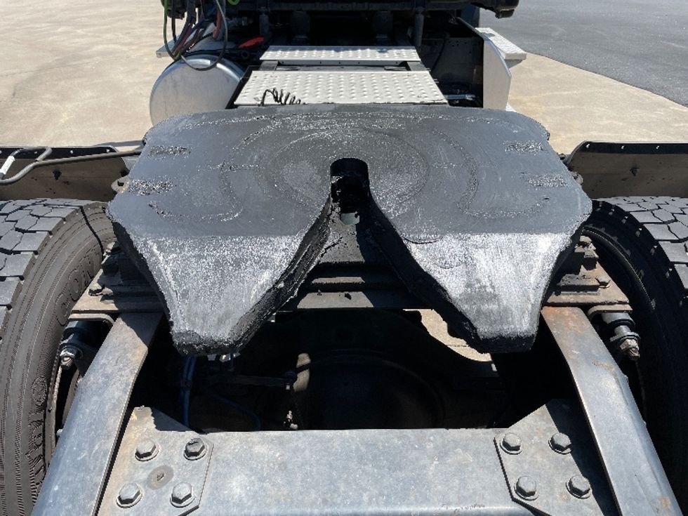 Day Cab Tractor-Heavy Duty Tractors-Freightliner-2019-T12642ST-Statesville-NC-239,185\n\t\tmiles-$ 40,750 - Image 6