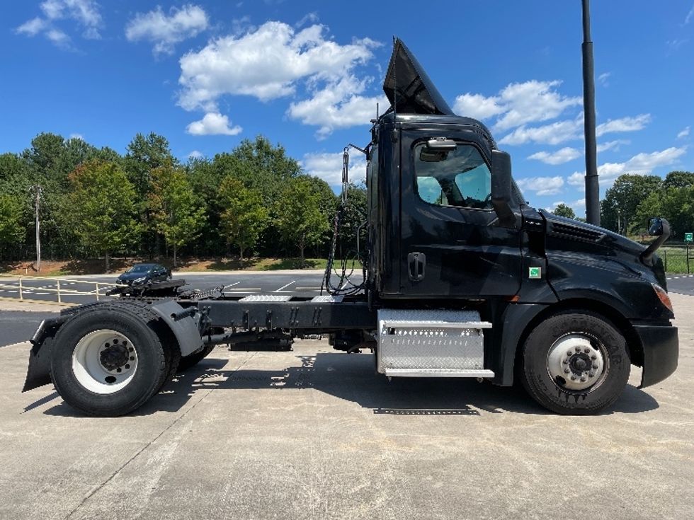 Day Cab Tractor-Heavy Duty Tractors-Freightliner-2019-T12642ST-Statesville-NC-239,185\n\t\tmiles-$ 40,750 - Image 8