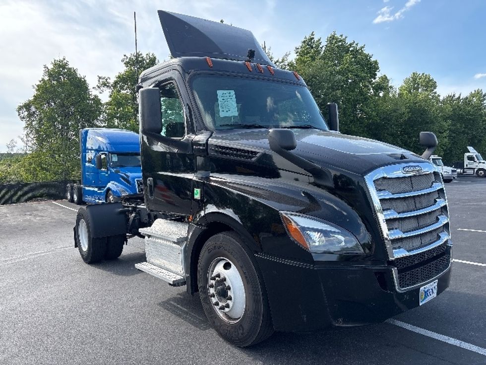 Day Cab Tractor-Heavy Duty Tractors-Freightliner-2019-T12642ST-Statesville-NC-265,887\n\t\tmiles-$ 42,000 - Image 1