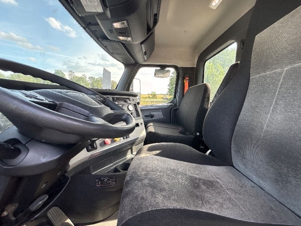 Day Cab Tractor-Heavy Duty Tractors-Freightliner-2019-T12642ST-Statesville-NC-265,887\n\t\tmiles-$ 42,000 - Image 10