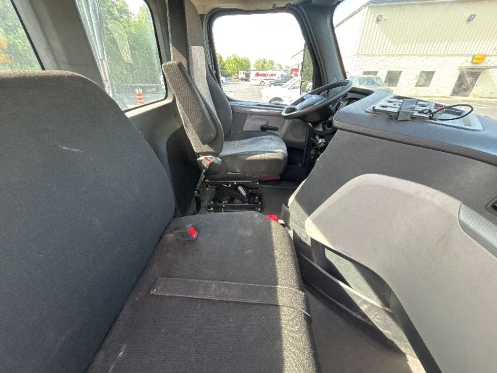 Day Cab Tractor-Heavy Duty Tractors-Freightliner-2019-T12642ST-Statesville-NC-265,887\n\t\tmiles-$ 42,000 - Image 14