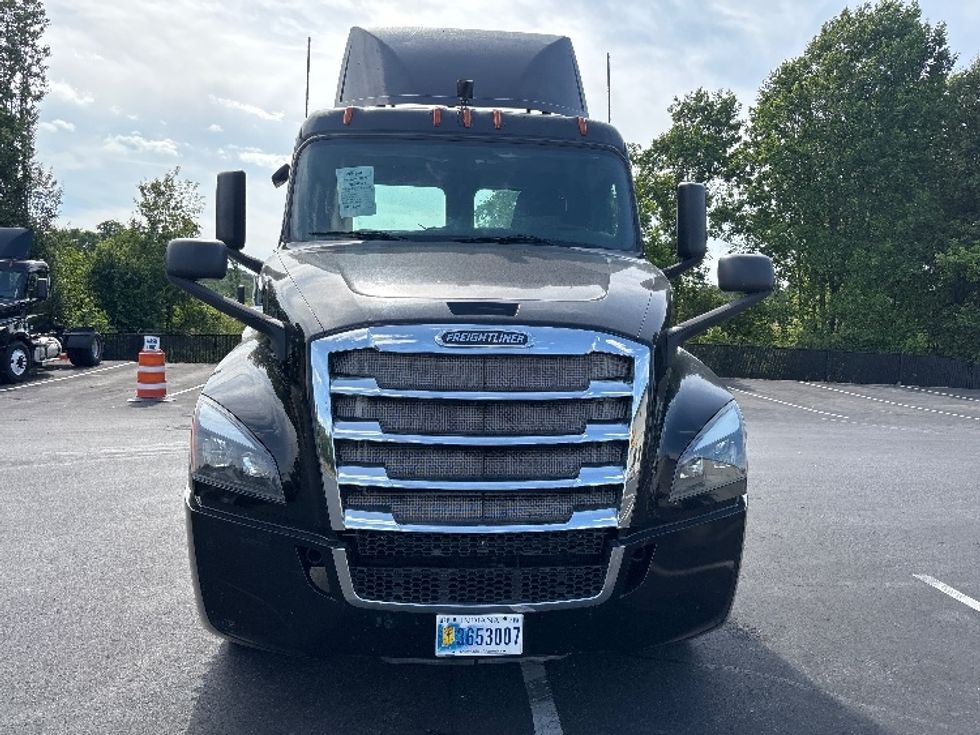 Day Cab Tractor-Heavy Duty Tractors-Freightliner-2019-T12642ST-Statesville-NC-265,887\n\t\tmiles-$ 42,000 - Image 2
