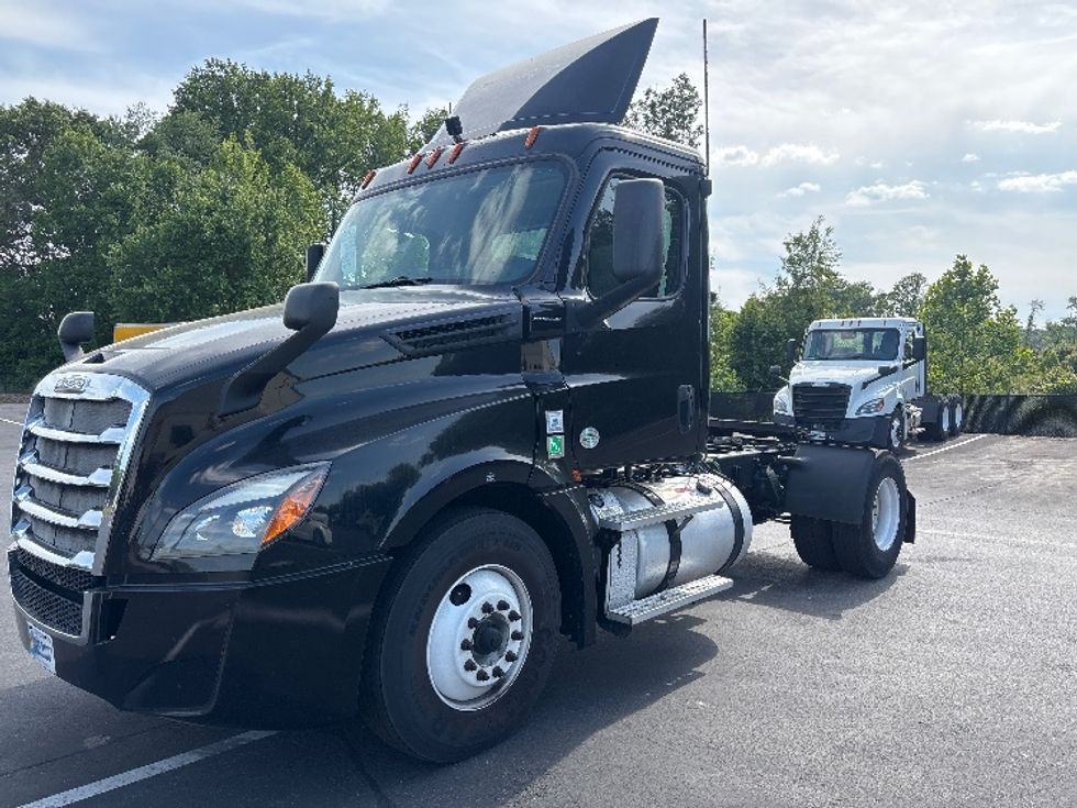 Day Cab Tractor-Heavy Duty Tractors-Freightliner-2019-T12642ST-Statesville-NC-265,887\n\t\tmiles-$ 42,000 - Image 3