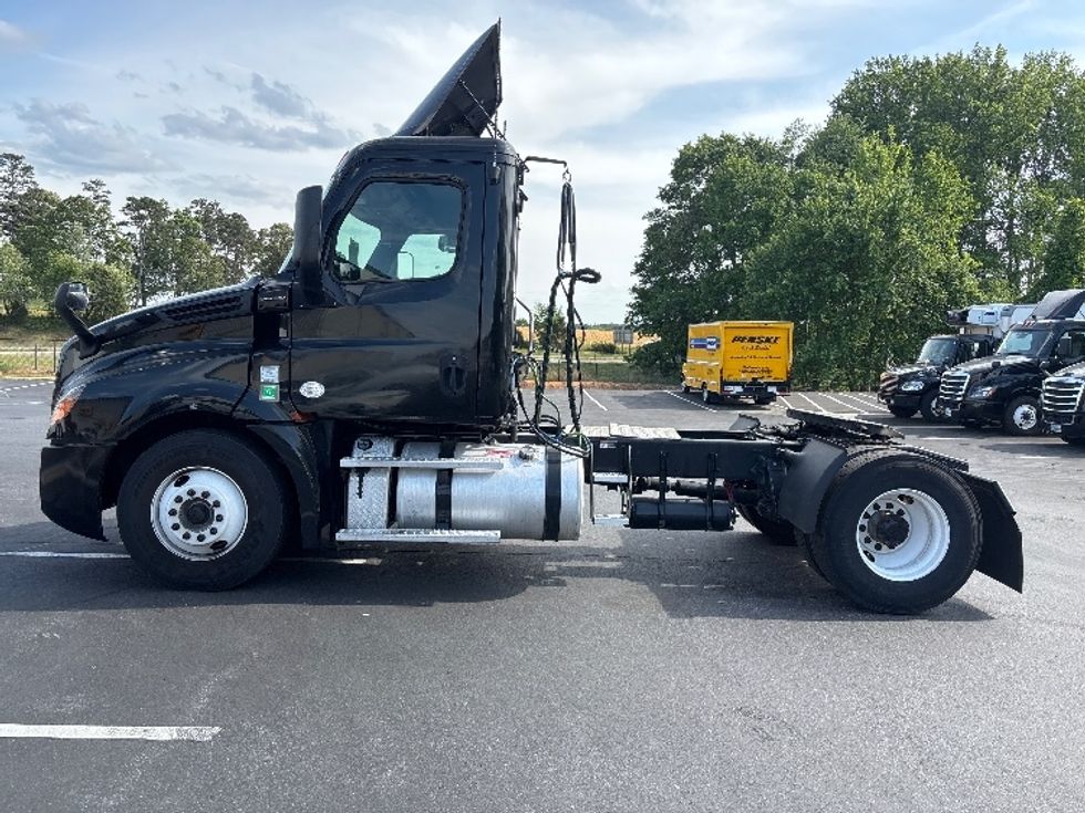 Day Cab Tractor-Heavy Duty Tractors-Freightliner-2019-T12642ST-Statesville-NC-265,887\n\t\tmiles-$ 42,000 - Image 4