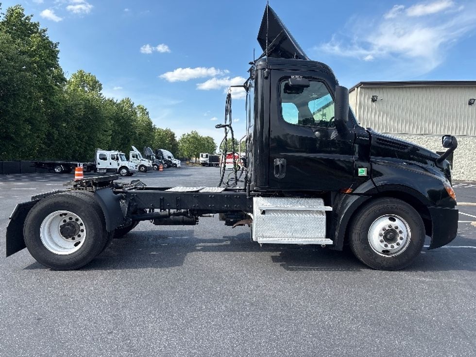 Day Cab Tractor-Heavy Duty Tractors-Freightliner-2019-T12642ST-Statesville-NC-265,887\n\t\tmiles-$ 42,000 - Image 8