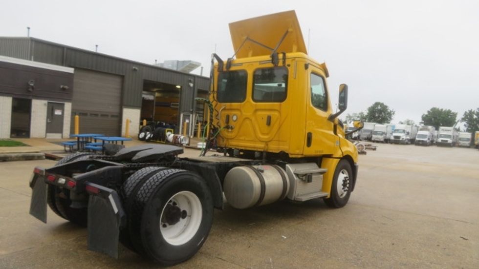 Day Cab Tractor-Heavy Duty Tractors-Freightliner-2019-T12642ST-Sterling-VA-503,519\n\t\tmiles-$ 26,250 - Image 11