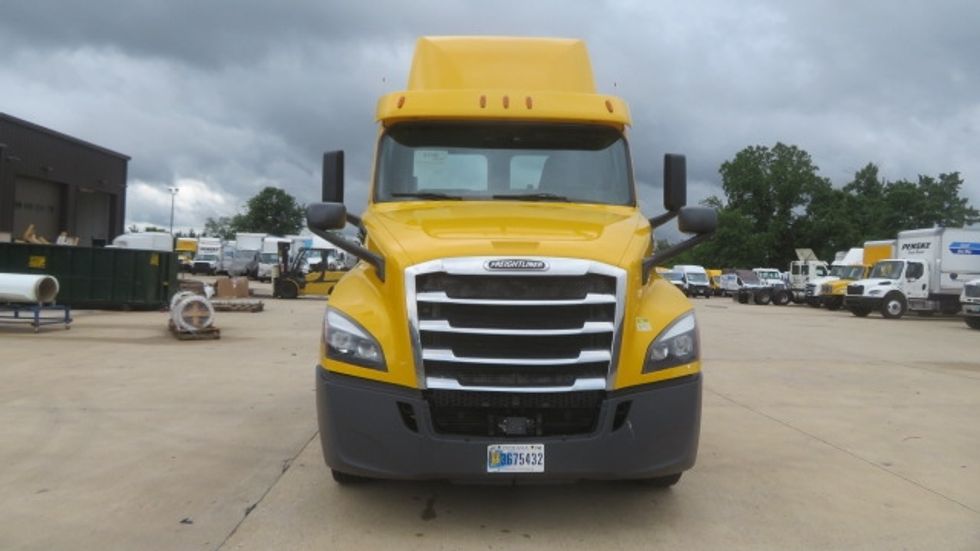 Day Cab Tractor-Heavy Duty Tractors-Freightliner-2019-T12642ST-Sterling-VA-503,519\n\t\tmiles-$ 26,250 - Image 2