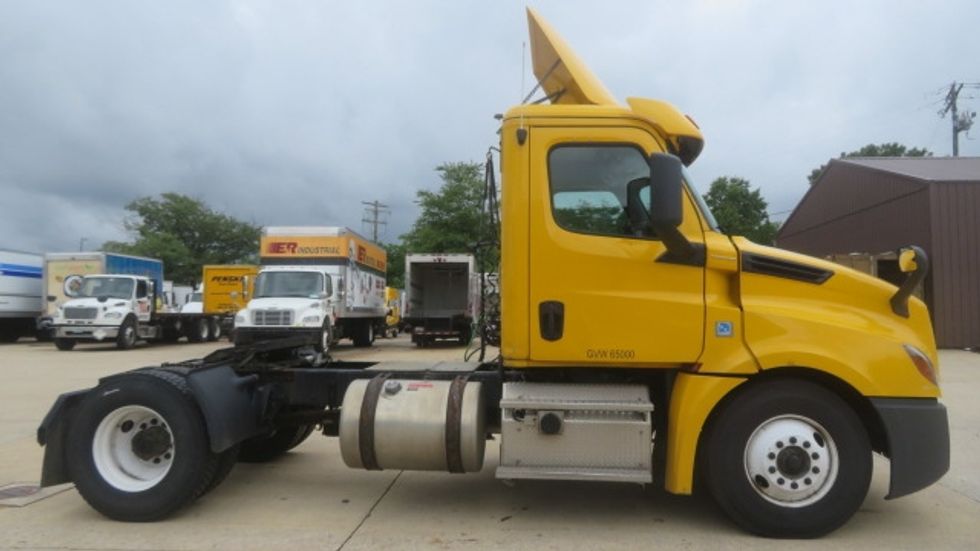 Day Cab Tractor-Heavy Duty Tractors-Freightliner-2019-T12642ST-Sterling-VA-503,519\n\t\tmiles-$ 26,250 - Image 5