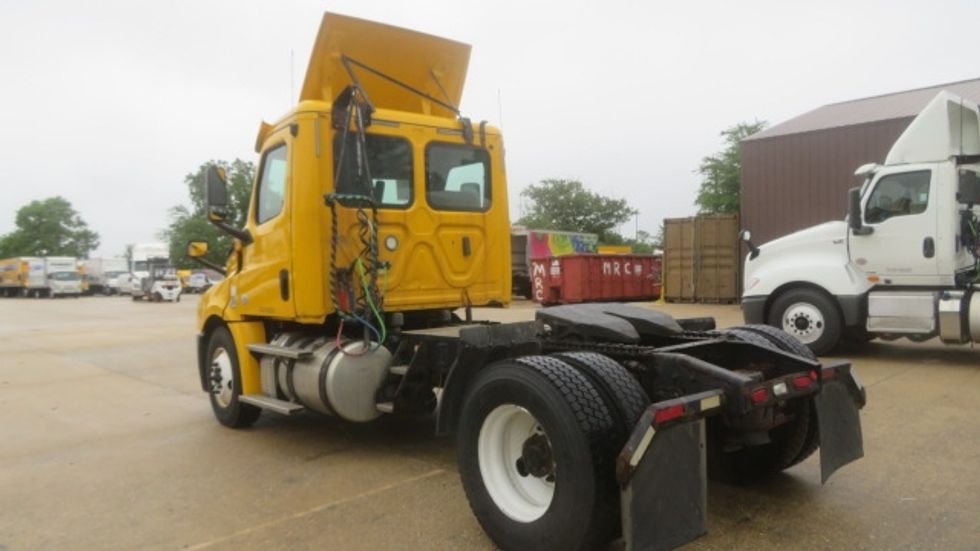 Day Cab Tractor-Heavy Duty Tractors-Freightliner-2019-T12642ST-Sterling-VA-503,519\n\t\tmiles-$ 26,250 - Image 9