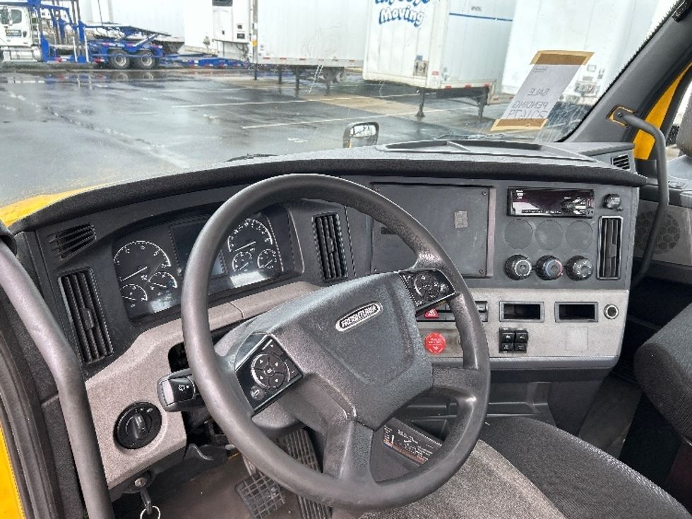 Day Cab Tractor-Heavy Duty Tractors-Freightliner-2019-T12642ST-Sterling-VA-573,008\n\t\tmiles-$ 22,500 - Image 10