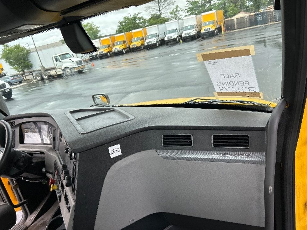 Day Cab Tractor-Heavy Duty Tractors-Freightliner-2019-T12642ST-Sterling-VA-573,008\n\t\tmiles-$ 22,500 - Image 13