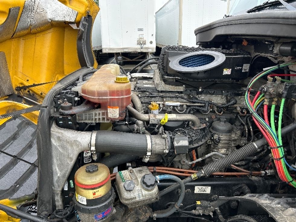 Day Cab Tractor-Heavy Duty Tractors-Freightliner-2019-T12642ST-Sterling-VA-573,008\n\t\tmiles-$ 22,500 - Image 16