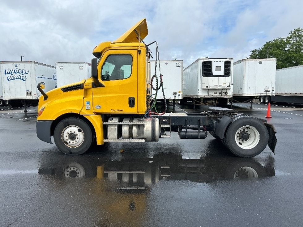 Day Cab Tractor-Heavy Duty Tractors-Freightliner-2019-T12642ST-Sterling-VA-573,008\n\t\tmiles-$ 22,500 - Image 4