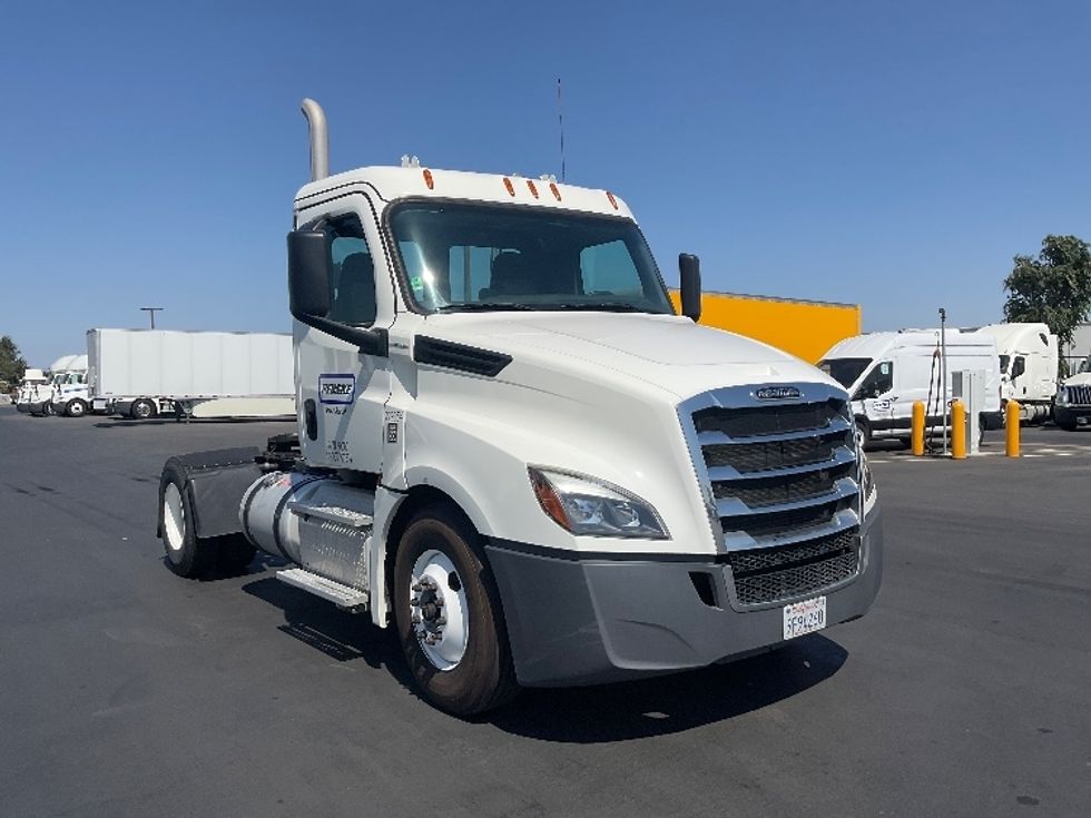 Day Cab Tractor-Heavy Duty Tractors-Freightliner-2019-T12642ST-Stockton-CA-140,780\n\t\tmiles-$ 47,000 - Image 1