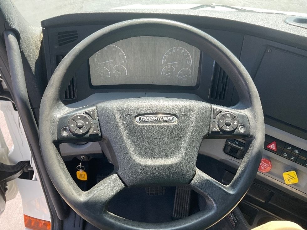 Day Cab Tractor-Heavy Duty Tractors-Freightliner-2019-T12642ST-Stockton-CA-140,780\n\t\tmiles-$ 47,000 - Image 11