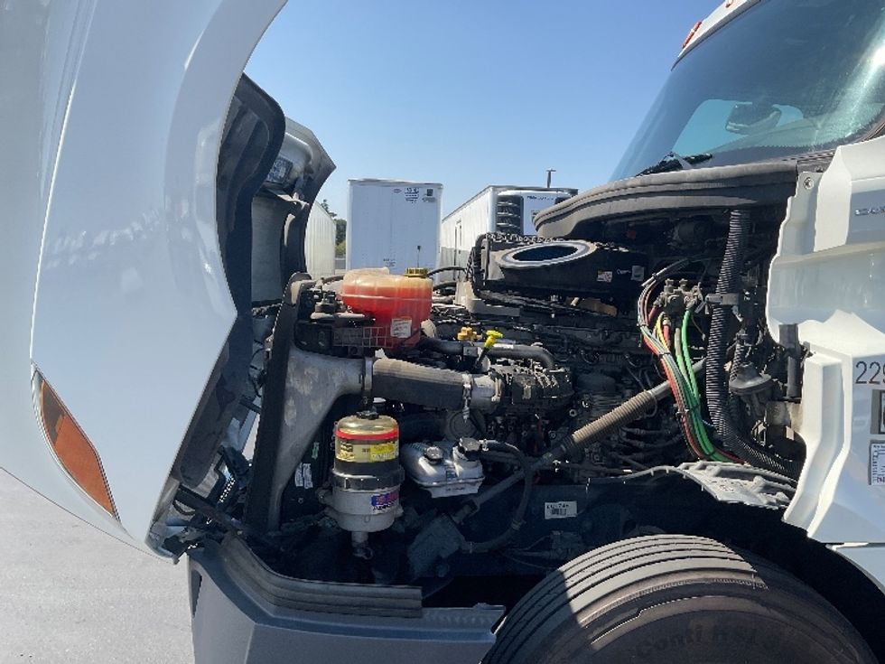 Day Cab Tractor-Heavy Duty Tractors-Freightliner-2019-T12642ST-Stockton-CA-140,780\n\t\tmiles-$ 47,000 - Image 16