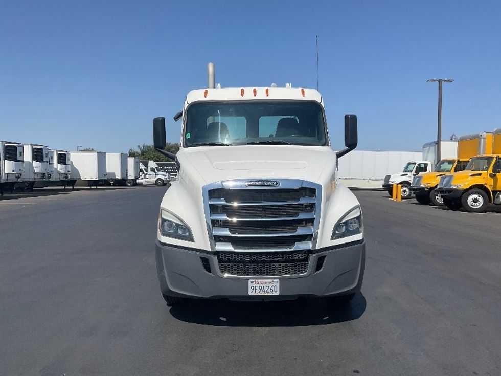 Day Cab Tractor-Heavy Duty Tractors-Freightliner-2019-T12642ST-Stockton-CA-140,780\n\t\tmiles-$ 47,000 - Image 2
