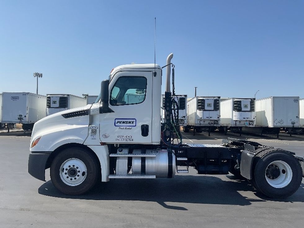 Day Cab Tractor-Heavy Duty Tractors-Freightliner-2019-T12642ST-Stockton-CA-140,780\n\t\tmiles-$ 47,000 - Image 4