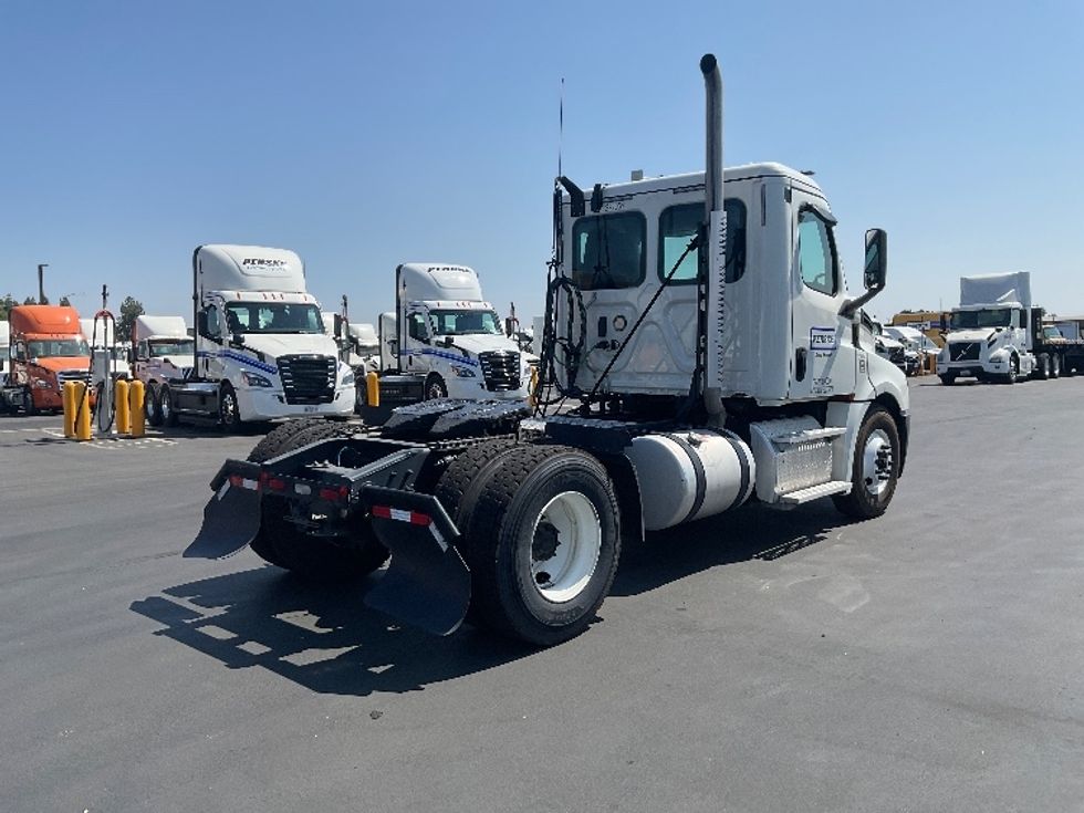 Day Cab Tractor-Heavy Duty Tractors-Freightliner-2019-T12642ST-Stockton-CA-140,780\n\t\tmiles-$ 47,000 - Image 7