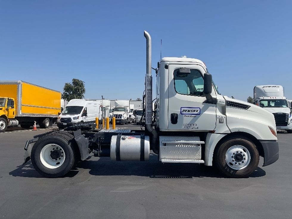 Day Cab Tractor-Heavy Duty Tractors-Freightliner-2019-T12642ST-Stockton-CA-140,780\n\t\tmiles-$ 47,000 - Image 8