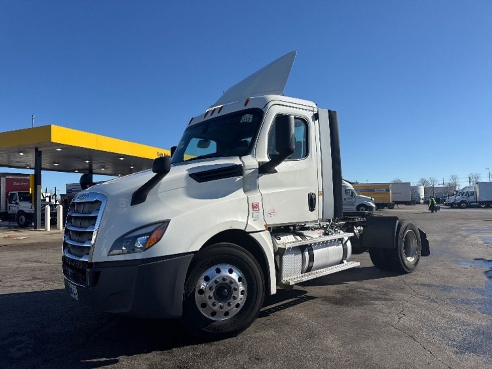 Day Cab Tractor-Heavy Duty Tractors-Freightliner-2019-T12642ST-Sturtevant-WI-578,001\n\t\tmiles-$ 30,750 - Image 1