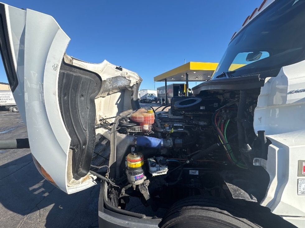 Day Cab Tractor-Heavy Duty Tractors-Freightliner-2019-T12642ST-Sturtevant-WI-578,001\n\t\tmiles-$ 30,750 - Image 15