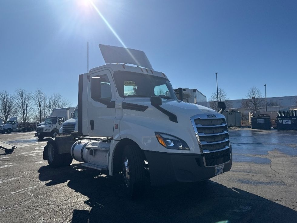 Day Cab Tractor-Heavy Duty Tractors-Freightliner-2019-T12642ST-Sturtevant-WI-578,001\n\t\tmiles-$ 30,750 - Image 3