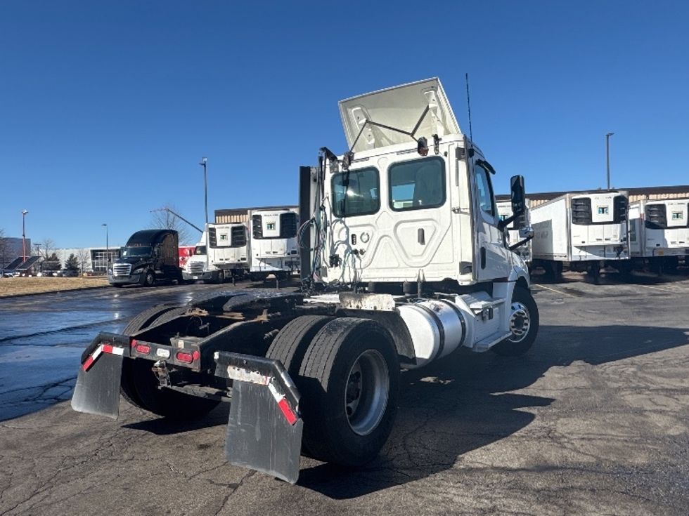 Day Cab Tractor-Heavy Duty Tractors-Freightliner-2019-T12642ST-Sturtevant-WI-578,001\n\t\tmiles-$ 30,750 - Image 5