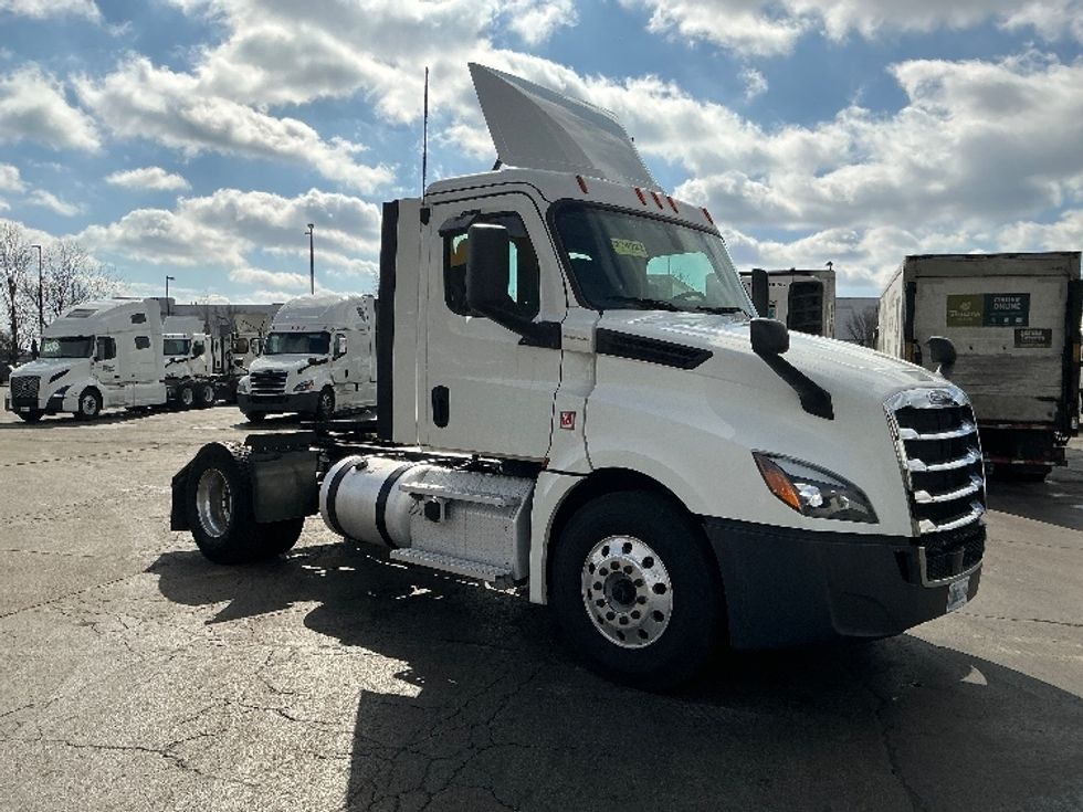 Day Cab Tractor-Heavy Duty Tractors-Freightliner-2019-T12642ST-Sturtevant-WI-590,000\n\t\tmiles-$ 30,250 - Image 1