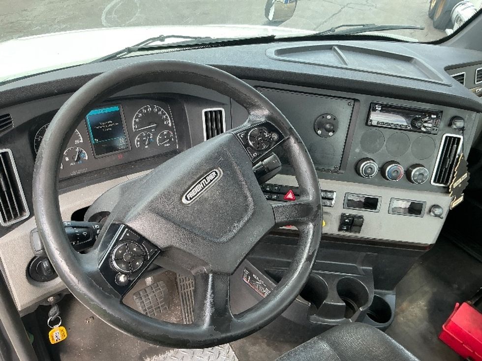 Day Cab Tractor-Heavy Duty Tractors-Freightliner-2019-T12642ST-Sturtevant-WI-590,000\n\t\tmiles-$ 30,250 - Image 10