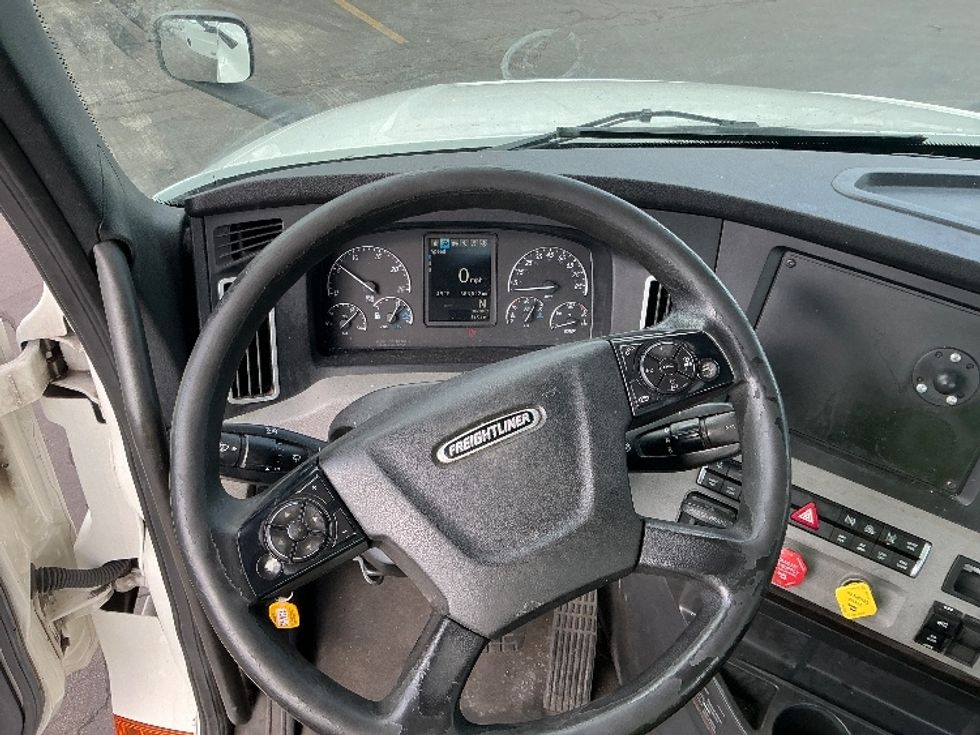 Day Cab Tractor-Heavy Duty Tractors-Freightliner-2019-T12642ST-Sturtevant-WI-590,000\n\t\tmiles-$ 30,250 - Image 11