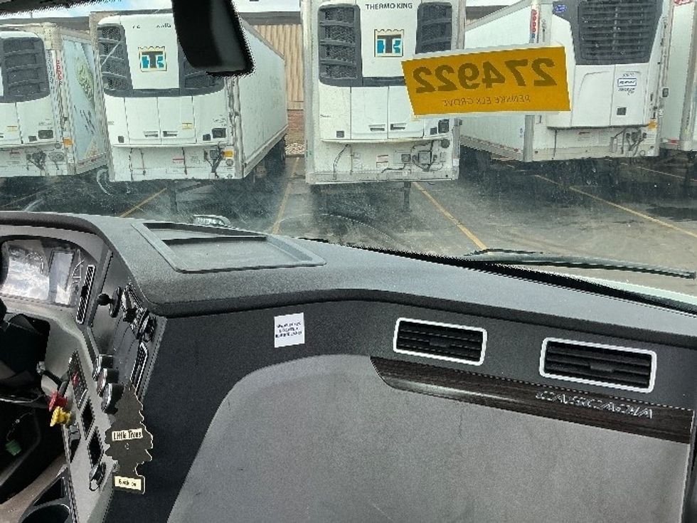 Day Cab Tractor-Heavy Duty Tractors-Freightliner-2019-T12642ST-Sturtevant-WI-590,000\n\t\tmiles-$ 30,250 - Image 13