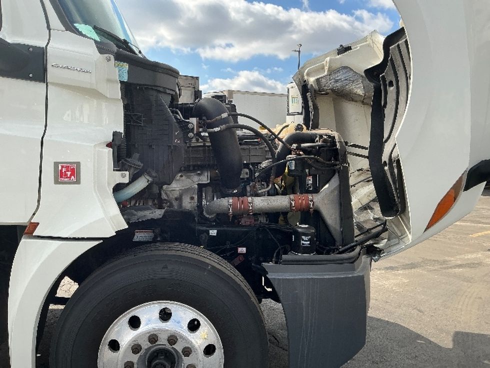 Day Cab Tractor-Heavy Duty Tractors-Freightliner-2019-T12642ST-Sturtevant-WI-590,000\n\t\tmiles-$ 30,250 - Image 15