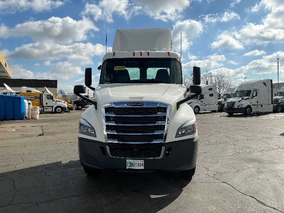 Day Cab Tractor-Heavy Duty Tractors-Freightliner-2019-T12642ST-Sturtevant-WI-590,000\n\t\tmiles-$ 30,250 - Image 2