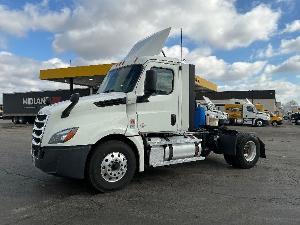 Day Cab Tractor-Heavy Duty Tractors-Freightliner-2019-T12642ST-Sturtevant-WI-590,000\n\t\tmiles-$ 30,250 - Image 3
