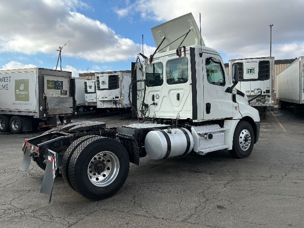 Day Cab Tractor-Heavy Duty Tractors-Freightliner-2019-T12642ST-Sturtevant-WI-590,000\n\t\tmiles-$ 30,250 - Image 7