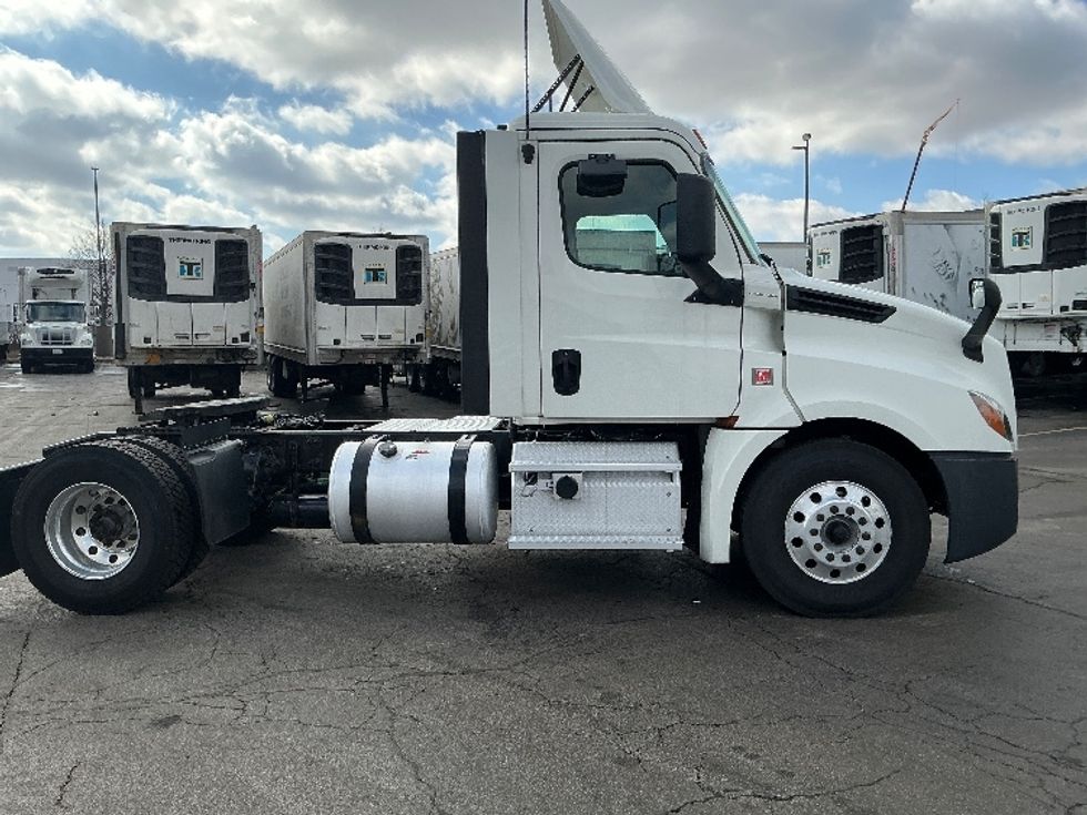Day Cab Tractor-Heavy Duty Tractors-Freightliner-2019-T12642ST-Sturtevant-WI-590,000\n\t\tmiles-$ 30,250 - Image 8