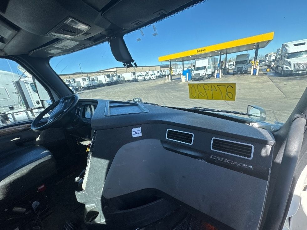 Day Cab Tractor-Heavy Duty Tractors-Freightliner-2019-T12642ST-Sturtevant-WI-601,034\n\t\tmiles-$ 29,500 - Image 10