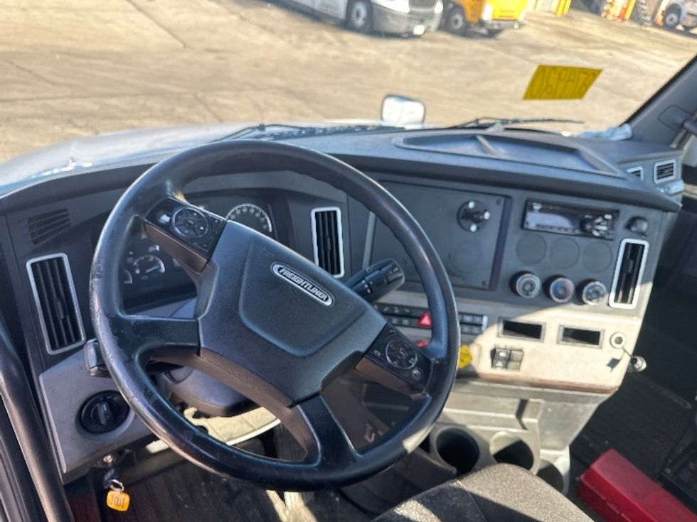 Day Cab Tractor-Heavy Duty Tractors-Freightliner-2019-T12642ST-Sturtevant-WI-601,034\n\t\tmiles-$ 29,500 - Image 14