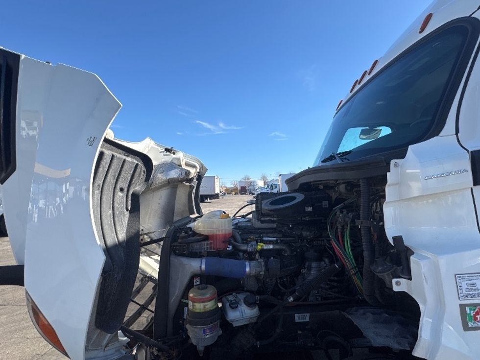 Day Cab Tractor-Heavy Duty Tractors-Freightliner-2019-T12642ST-Sturtevant-WI-601,034\n\t\tmiles-$ 29,500 - Image 17