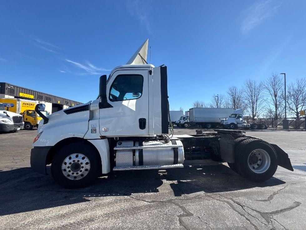 Day Cab Tractor-Heavy Duty Tractors-Freightliner-2019-T12642ST-Sturtevant-WI-601,034\n\t\tmiles-$ 29,500 - Image 3