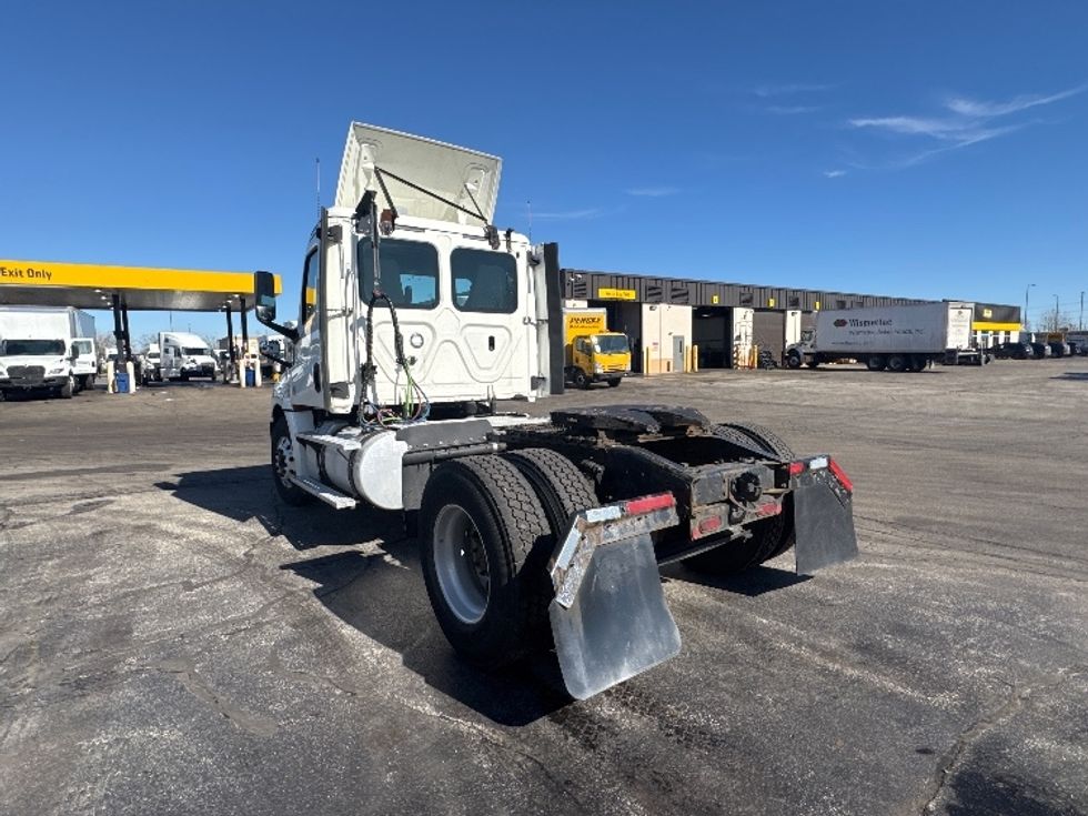 Day Cab Tractor-Heavy Duty Tractors-Freightliner-2019-T12642ST-Sturtevant-WI-601,034\n\t\tmiles-$ 29,500 - Image 4