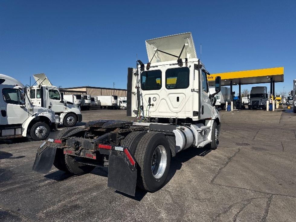 Day Cab Tractor-Heavy Duty Tractors-Freightliner-2019-T12642ST-Sturtevant-WI-601,034\n\t\tmiles-$ 29,500 - Image 6