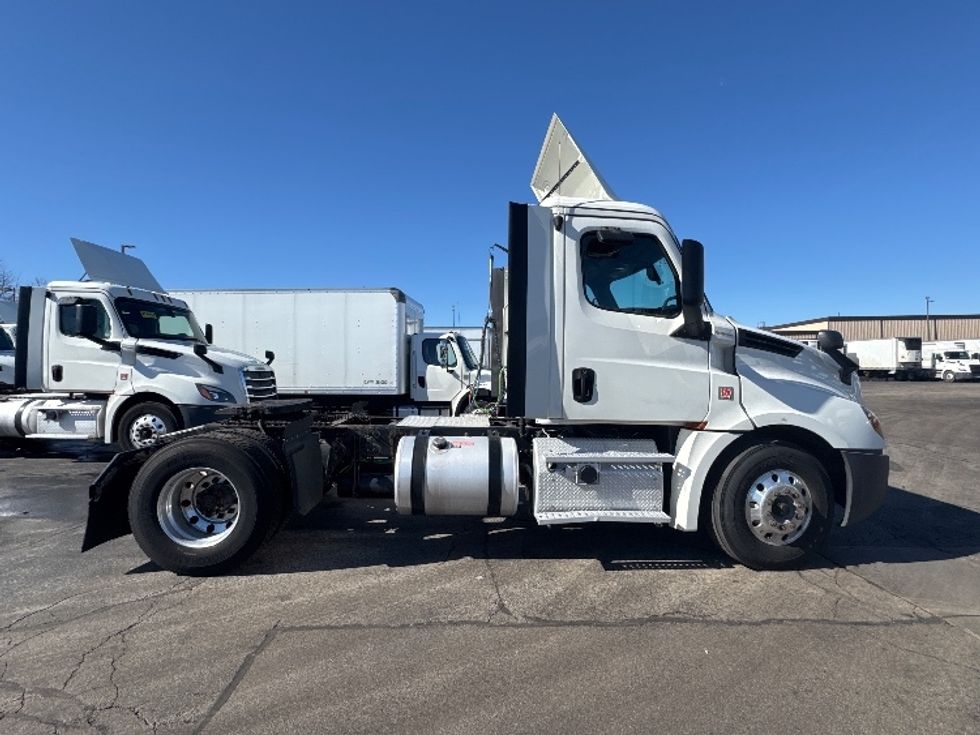 Day Cab Tractor-Heavy Duty Tractors-Freightliner-2019-T12642ST-Sturtevant-WI-601,034\n\t\tmiles-$ 29,500 - Image 7