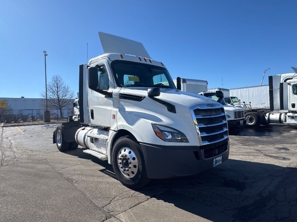 Day Cab Tractor-Heavy Duty Tractors-Freightliner-2019-T12642ST-Sturtevant-WI-601,034\n\t\tmiles-$ 29,500 - Image 8