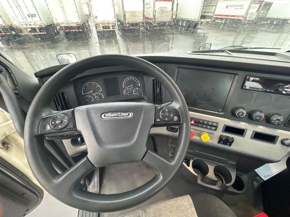 Day Cab Tractor-Heavy Duty Tractors-Freightliner-2019-T12642ST-Swedesboro-NJ-478,020\n\t\tmiles-$ 31,750 - Image 11