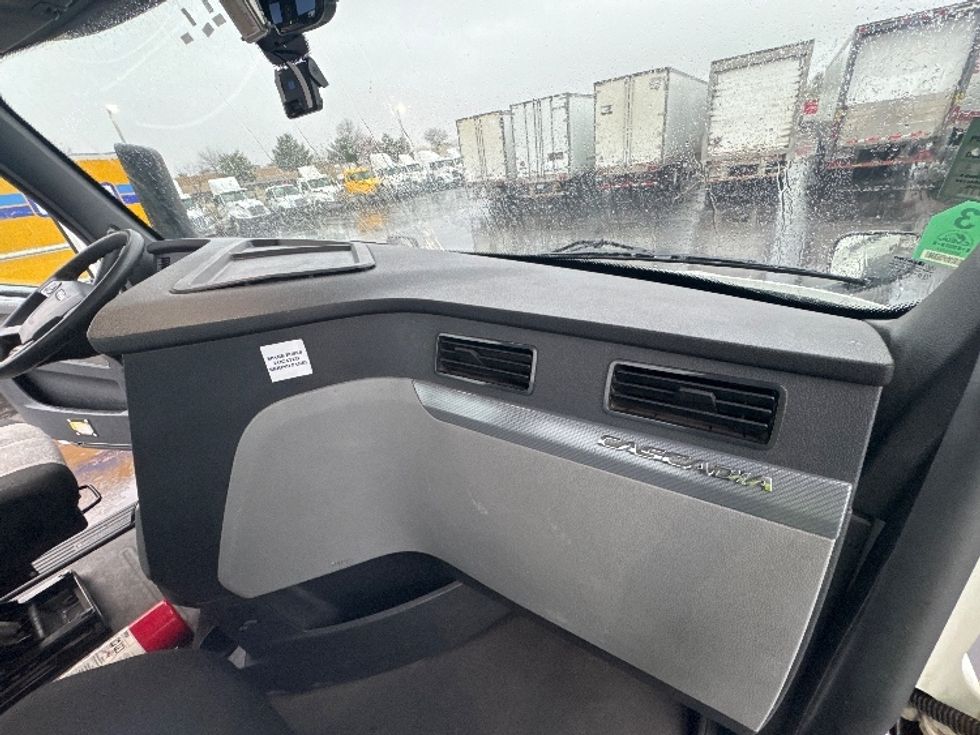 Day Cab Tractor-Heavy Duty Tractors-Freightliner-2019-T12642ST-Swedesboro-NJ-478,020\n\t\tmiles-$ 31,750 - Image 13