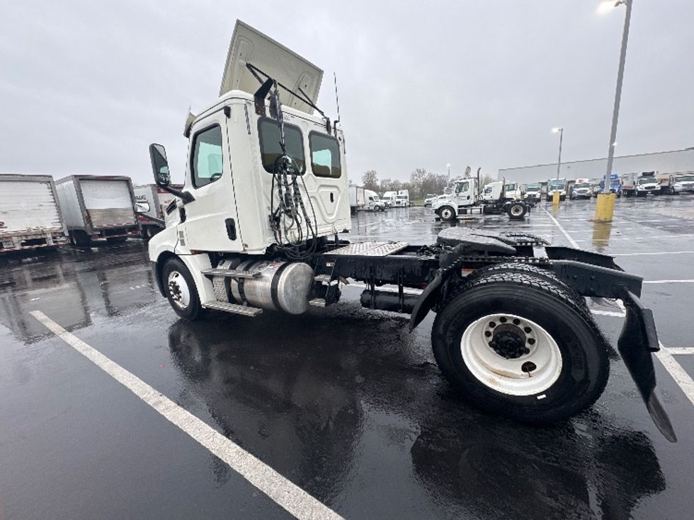 Day Cab Tractor-Heavy Duty Tractors-Freightliner-2019-T12642ST-Swedesboro-NJ-478,020\n\t\tmiles-$ 31,750 - Image 5